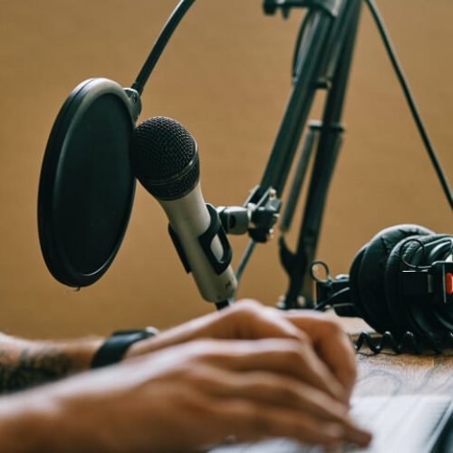 podcaster-template-about-page-header-img